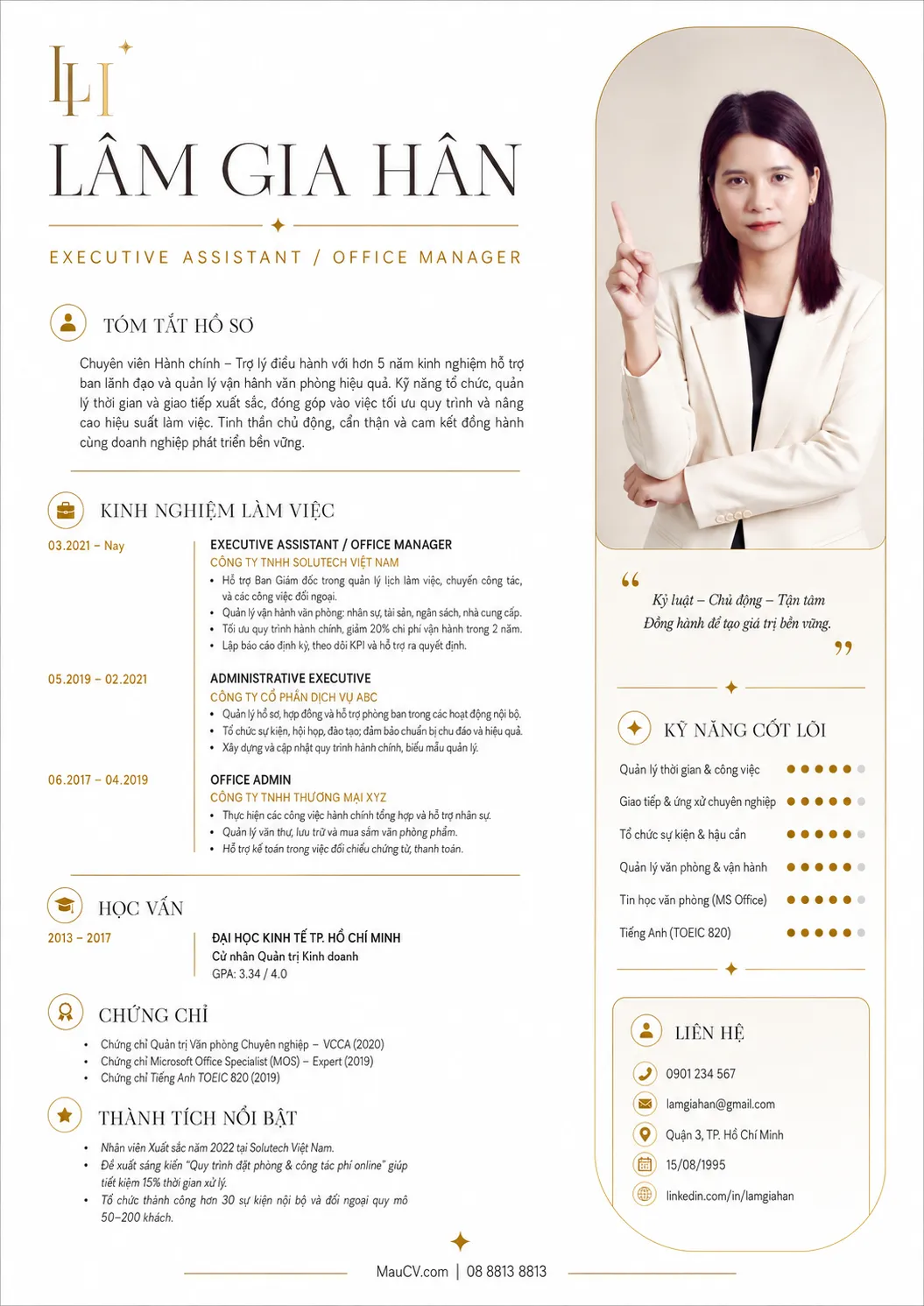 Mẫu CV Dịch vụ khách hàng be chuyên nghiệp tông be, nâu nhạt và trắng