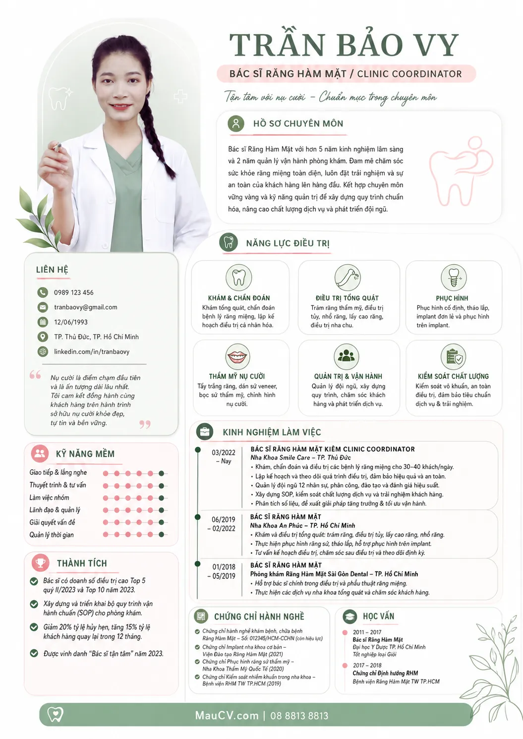 Mẫu CV Y tế tối giản xanh chuyên nghiệp tông xanh sage, trắng và xám nhạt